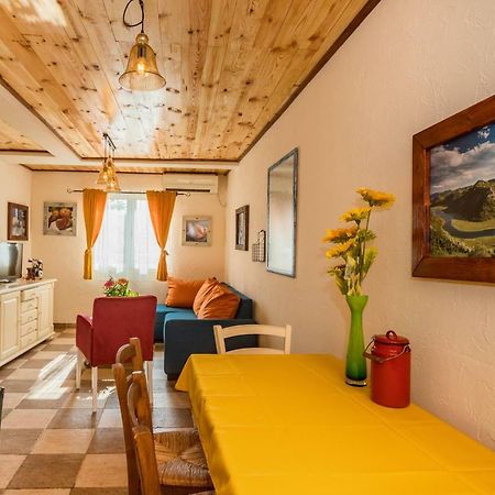 Guest House Luna Virpazar Extérieur photo