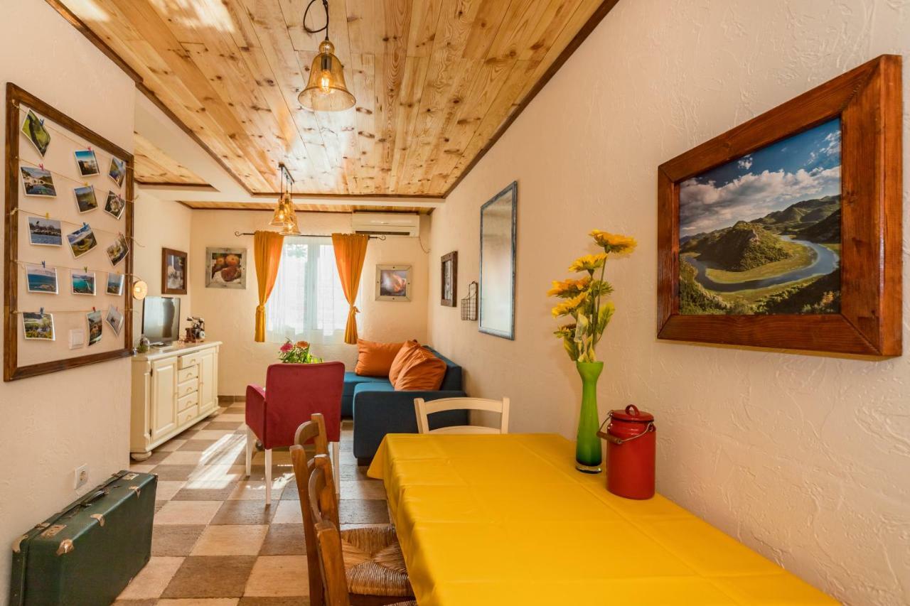 Guest House Luna Virpazar Extérieur photo