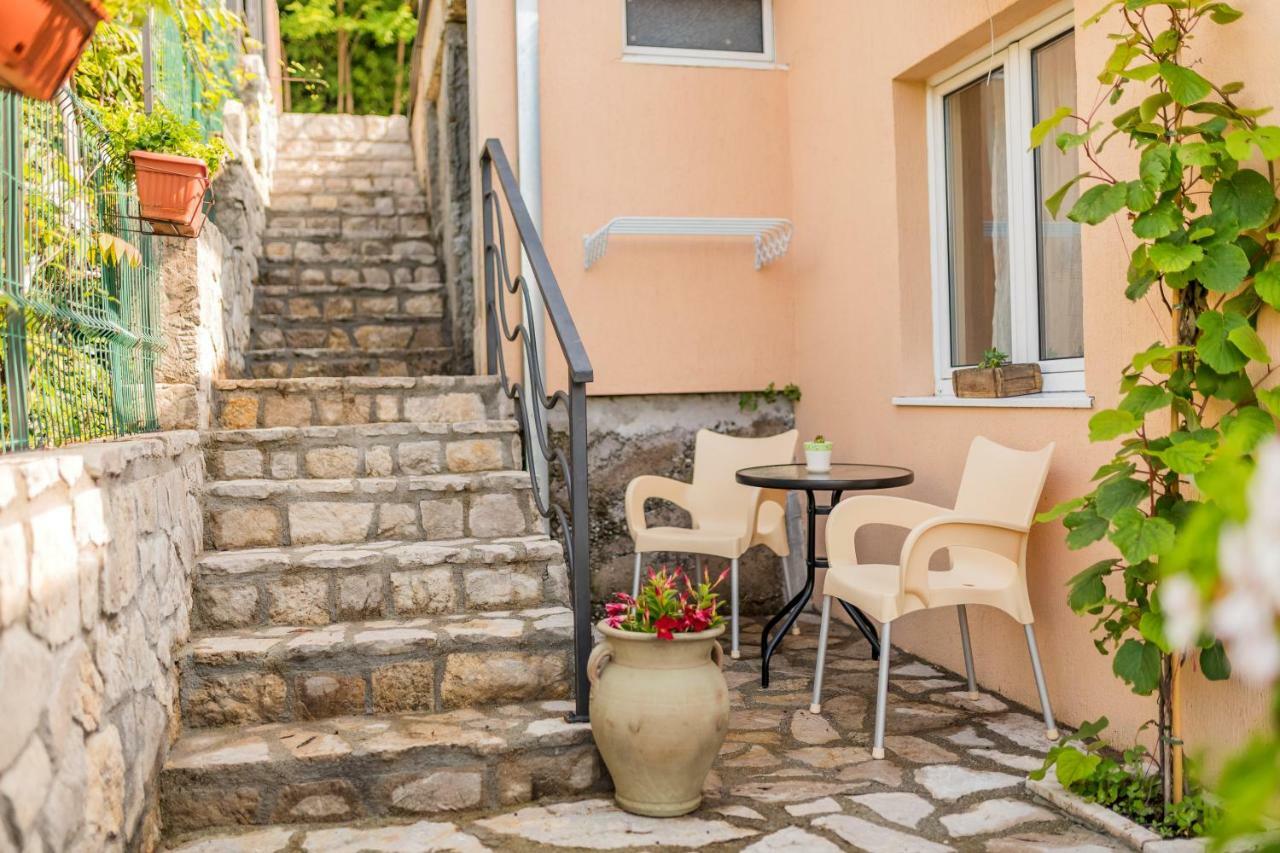Guest House Luna Virpazar Extérieur photo